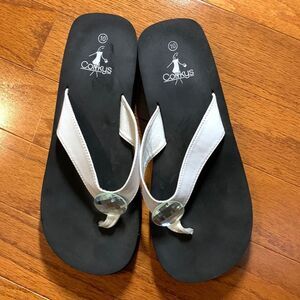 Corey's Size 10 patent leather flip flops like new w/large sequin detail